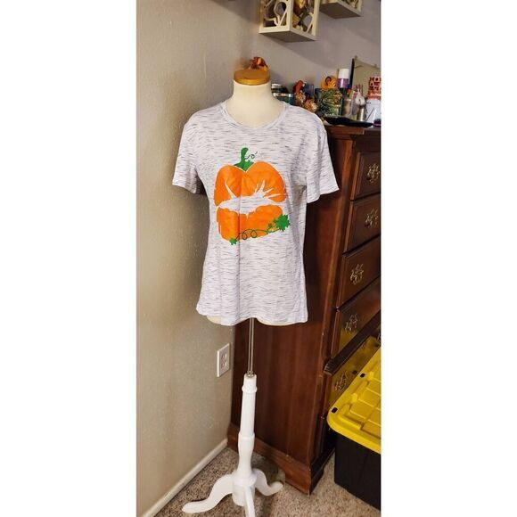 NWOT WOMENS PUMPKIN TSHIRT - Picture 1 of 3